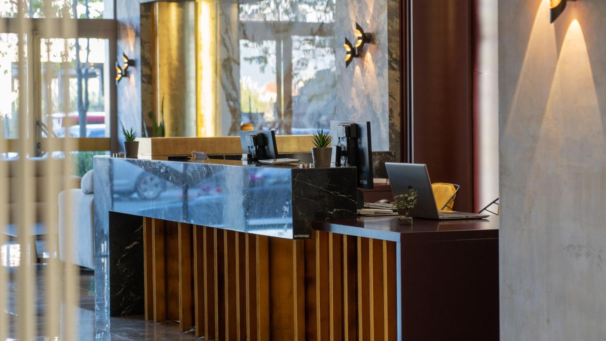 Doanesia Premium Hotel & Spa Mezez Exterior photo